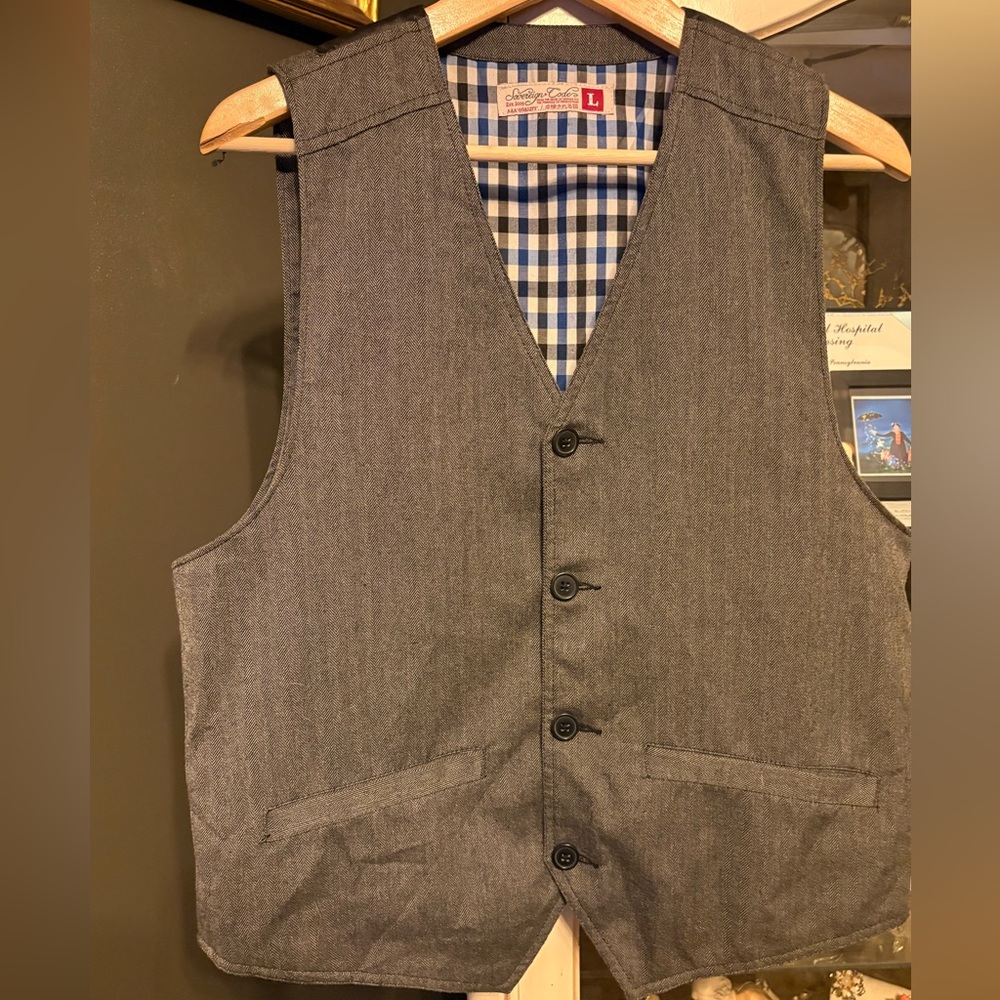 Sovereign Code Gray Button-Up Vest - Picture 2 of 10